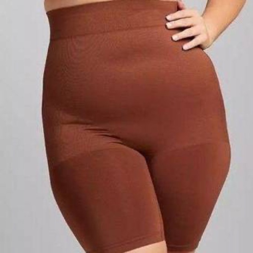 Cacique The Slimmer Ultra High-Waist Short | Size 26/28